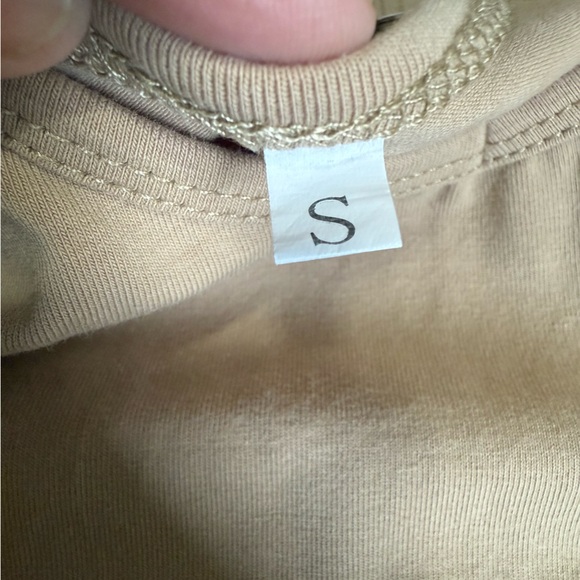 Tan Sleeveless Oversized Jumpsuit with Pockets - Picture 3 of 6